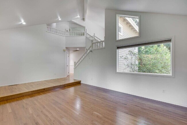 Beautifully Updated 4-Bedroom Home in Sammamish!- AVAILABLE NOW FOR RENT!!