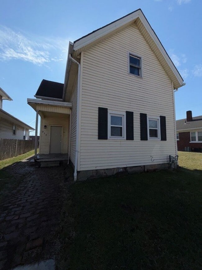 Building Photo - 313 E Franklin St Unit A