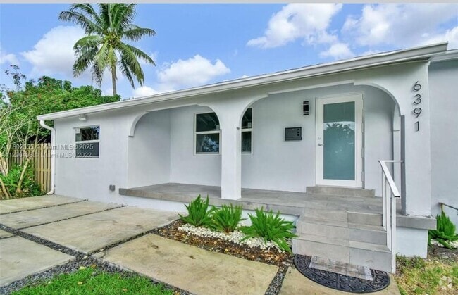Building Photo - 6391 SW 39th St Rental