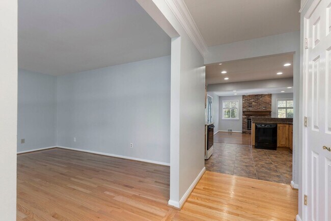 Photo - 1211 Meadowridge Trail