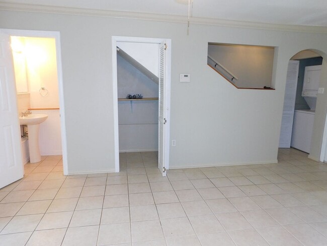 Photo - 7322 Oak Manor Dr