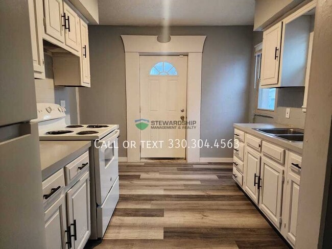 Building Photo - 1603 Hampton Rd