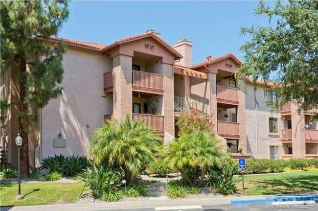 Building Photo - 12071 Alta Carmel Ct Unit 81