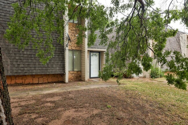 Photo - Cute Townhouse in the Heart of Norman, just minutes from OU!