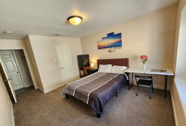 Photo - 5611 Aberdeen Dr