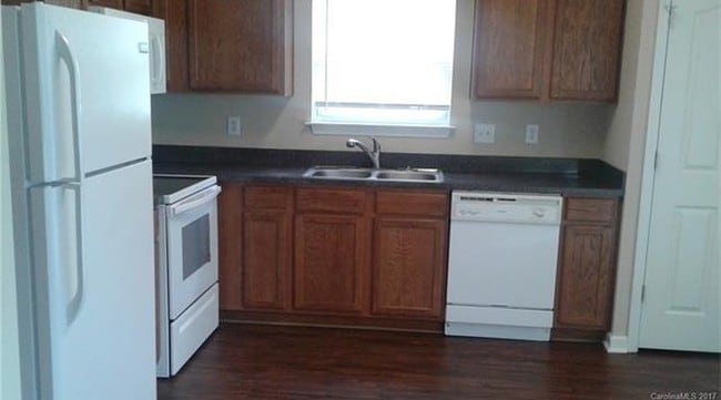 Photo - 1138 Stonehenge Ln