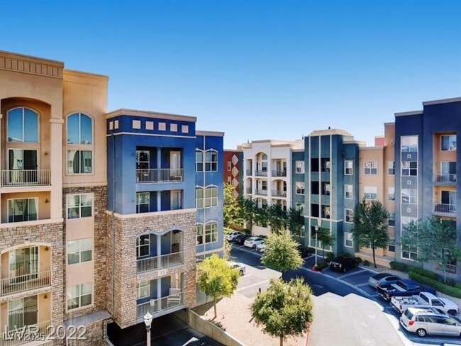 Building Photo - 38 E Serene Ave Unit 204