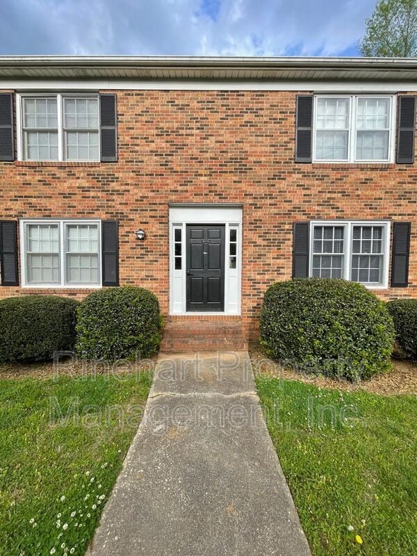 Photo - 1045 W Meadow Dr