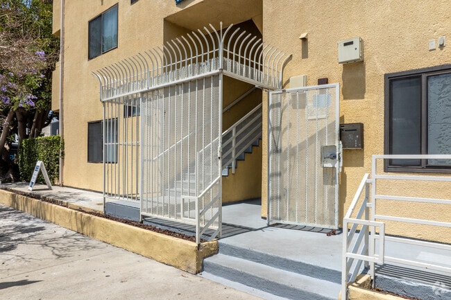 Entrance - 2724 Abbot Kinney Blvd.