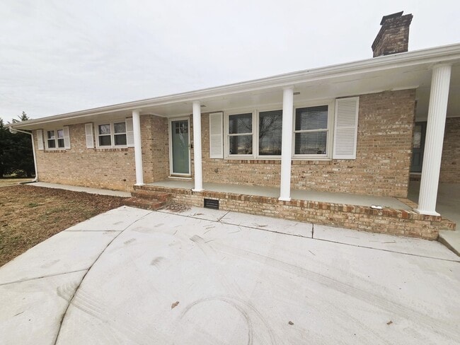 Photo - Remodeled ranch on large serene lot in Amelia County.