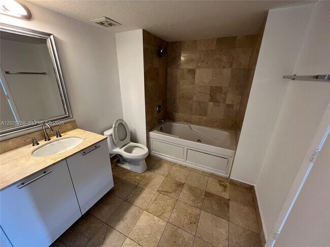 Photo - 1800 N Bayshore Dr Unidad 3904