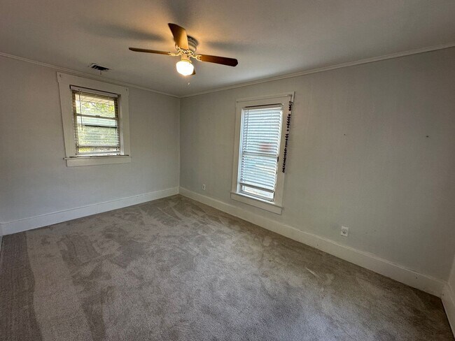 Photo - 18 E Salem St Unidad Upper