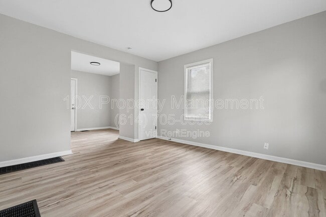 Photo - 782 Whitethorne Ave