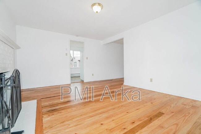 Photo - 7306 S 115th St