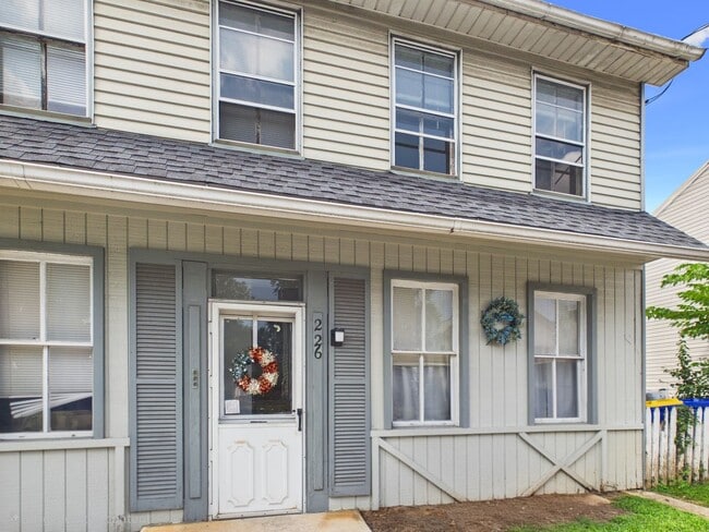 Building Photo - Sweet One Bedroom in Mechanicsburg Unit B