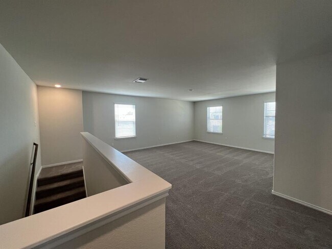 Photo - 152 Janice Rd