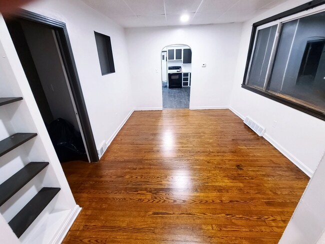 Photo - 636 W 17th St Unit #1