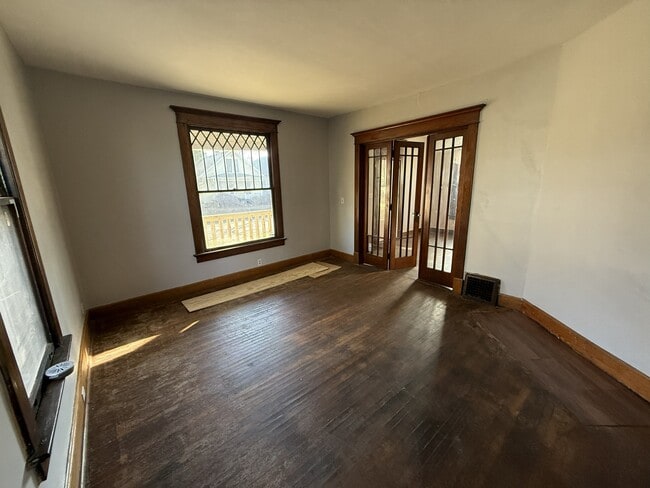 Photo - 630 E Gum St