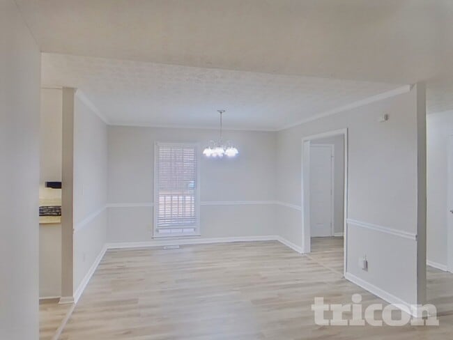 Photo - 555 N Oakland Cir