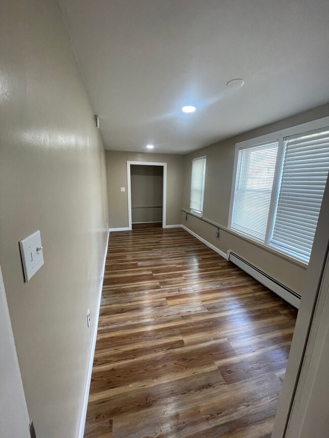 27 Whiting Rd Unit 1