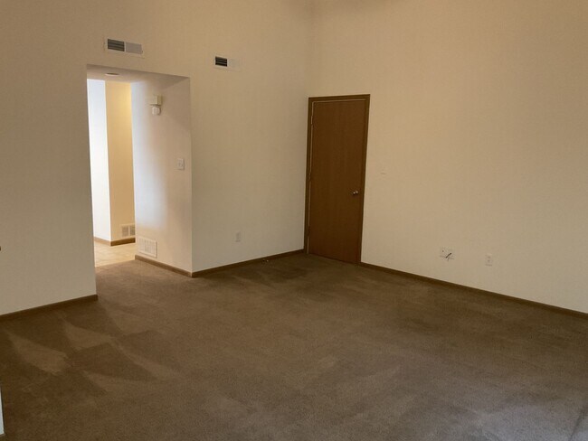 Photo - 707-707 Glenstone Dr Unit 705 Glenstone Drive