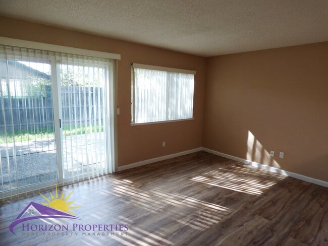 Photo - 3 Bed 2 Bath 1,317sqft Citrus Heights Home in Wildwood Estates