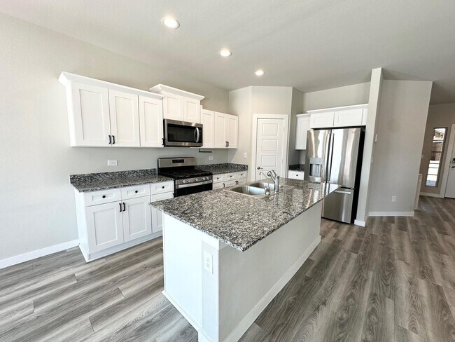 Photo - 3 Bedroom 2.5 Bathroom Ready to Rent ASAP!