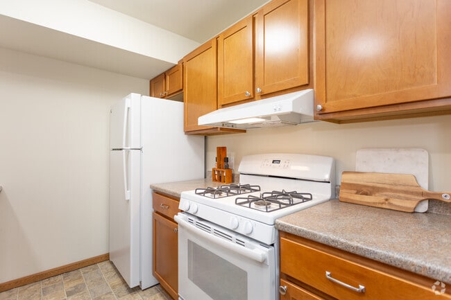 1 BR, 1 BA - 710 SF