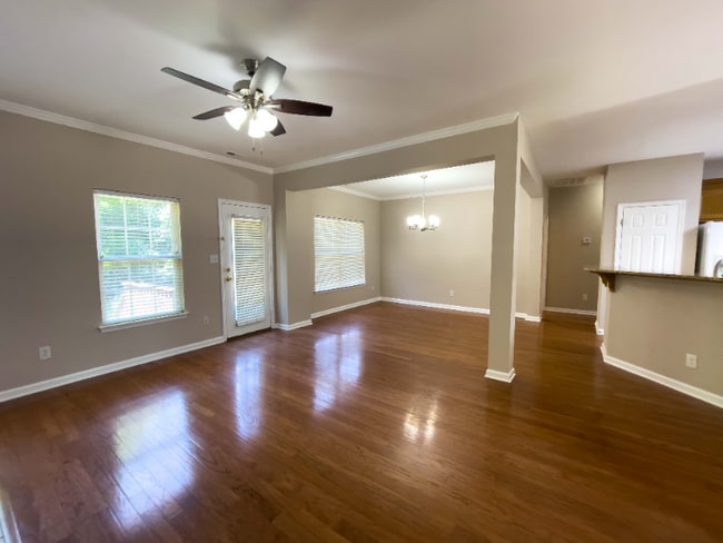 Photo - 107 Barrington Ct