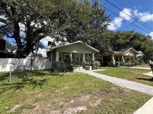 Building Photo - 307 W Crest Ave