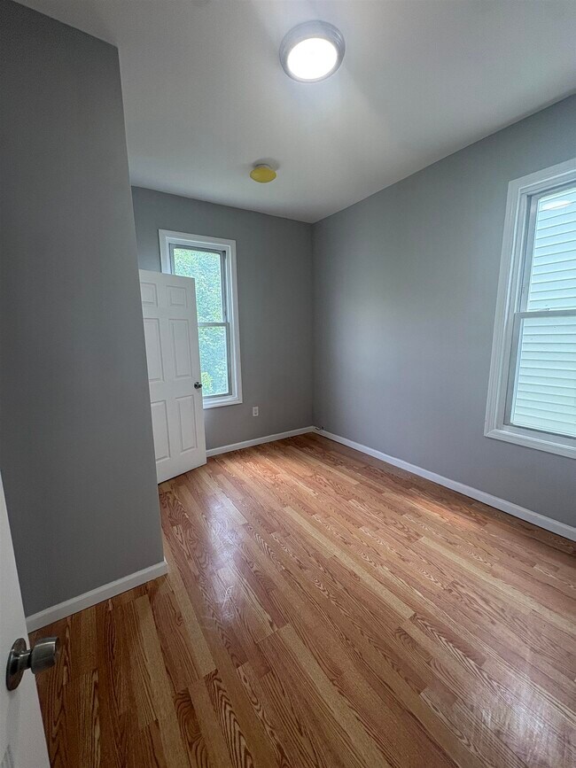 Photo - 104 Bayview Ave