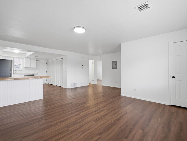 Photo - Palisade Perfection: Remodeled Condo Steps from Downtown! Unit 12