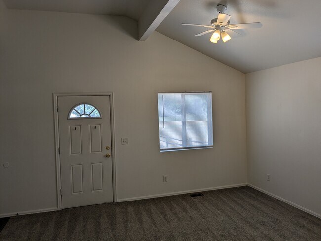 Entry - 1651 N 15th St Unidad A