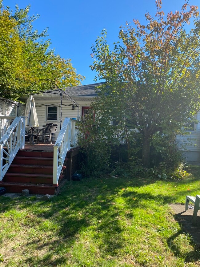 Building Photo - 11 Ted St