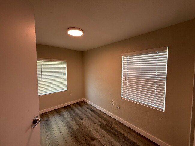 Photo - A606 Unit 1913-A