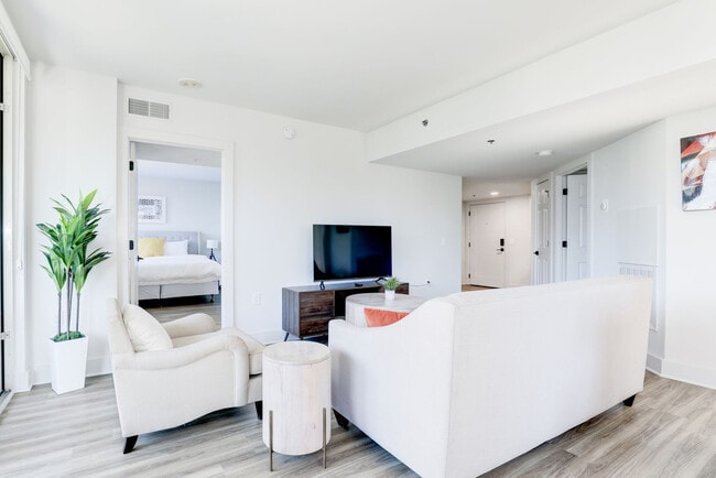 Photo - 1221 S Eads St Unidad FL10-ID1024709P