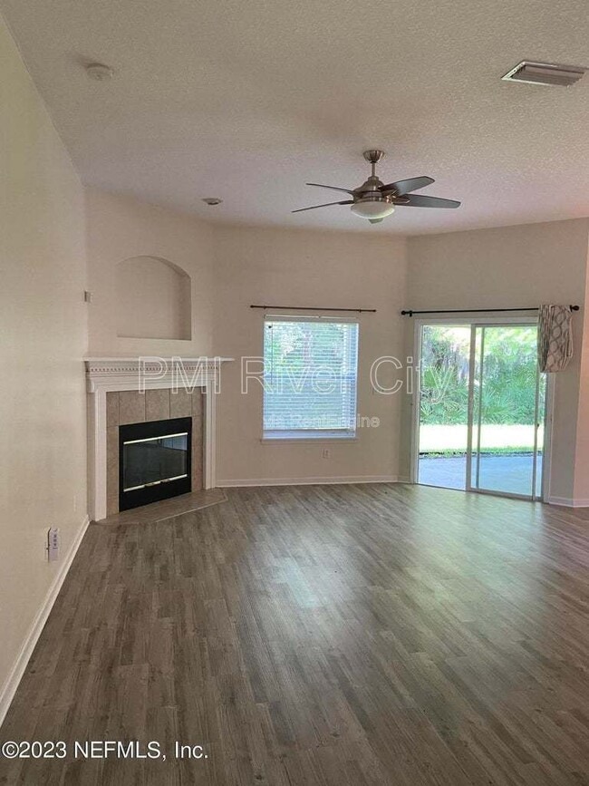 Photo - 533 Alice Cove Ct