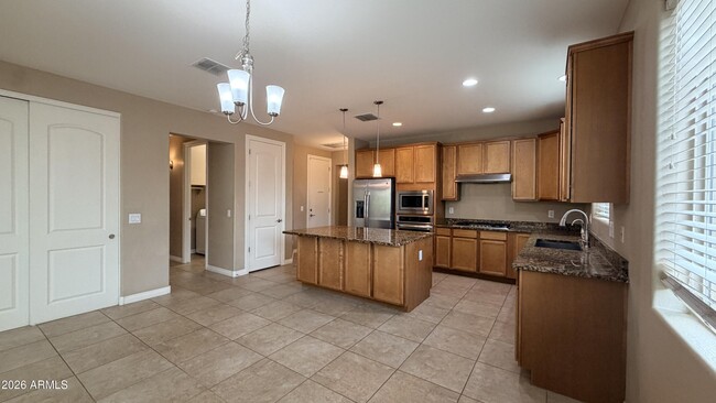 172 E Cres Pl