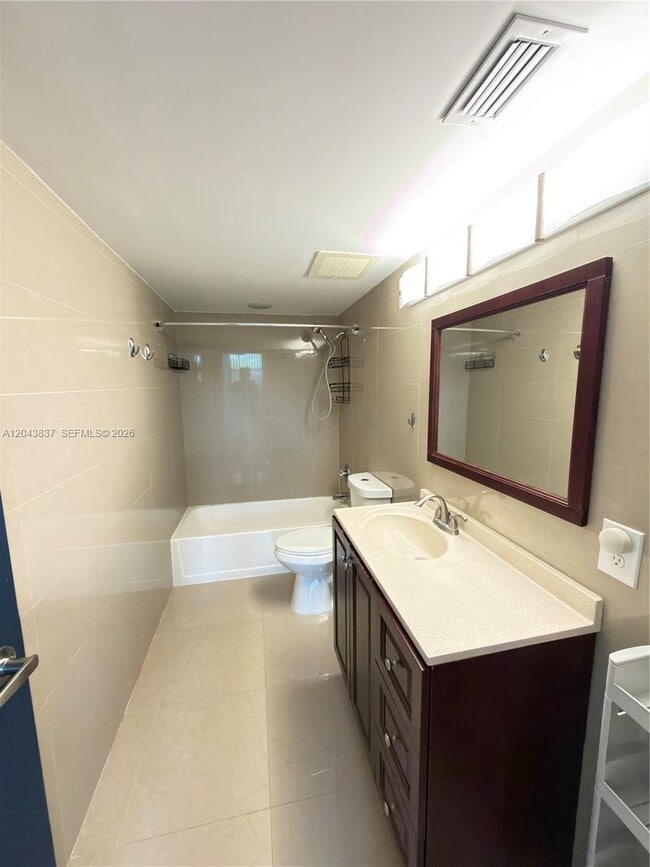 Photo - 8441 Forest Hills Dr Unidad 202