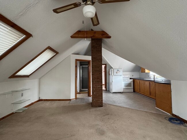 Building Photo - 375 N Elm St