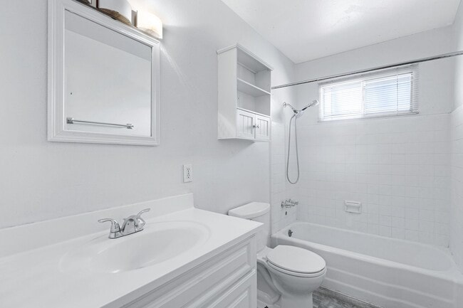 Photo - 5 Bedroom House Located in Tempe!