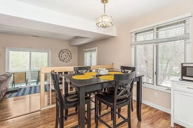 Photo - 118 Burkhall St Unit s