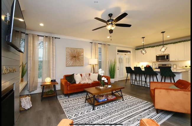 Photo - 2403 Hart St