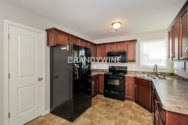 Photo - 212 Depot Ln