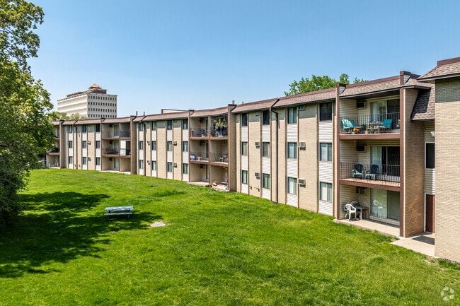 Building Photo - Rosewood Village