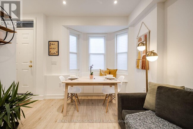 Photo - 760 Lawrence Ave W