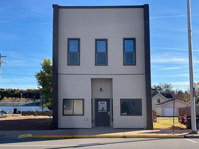 Building Photo - 1319 E Main St Unit Upper