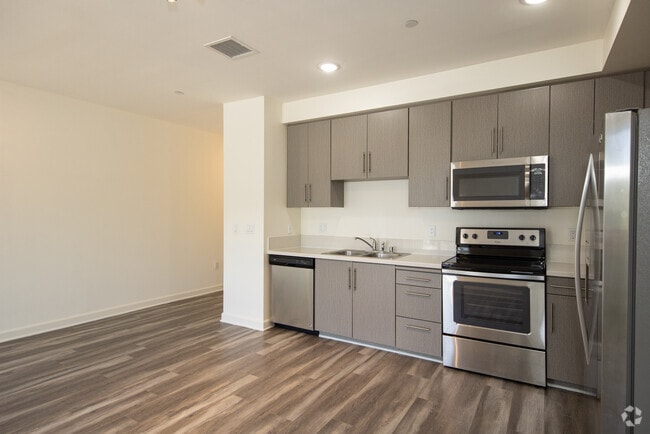 2BR, 1BA - 797SF
