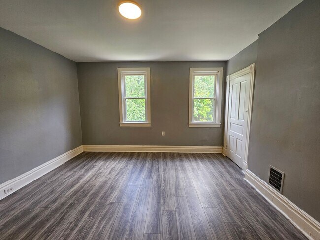 Photo - Spacious 3 bedroom 1 bath house for rent i...