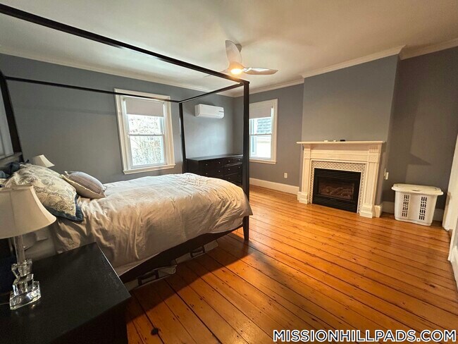 Photo - 1 Pickering Ave